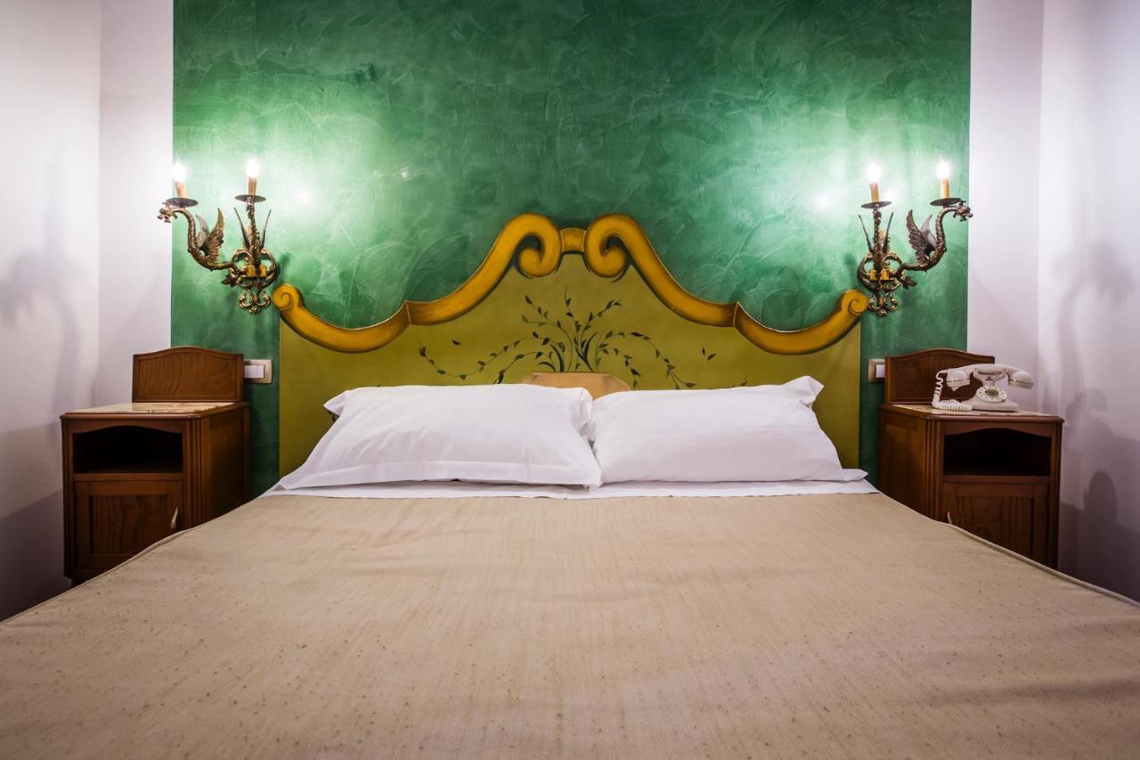 Palazzo Giunta - Porta Marina Ortigia Bed & Breakfast Syracuse ภายนอก รูปภาพ