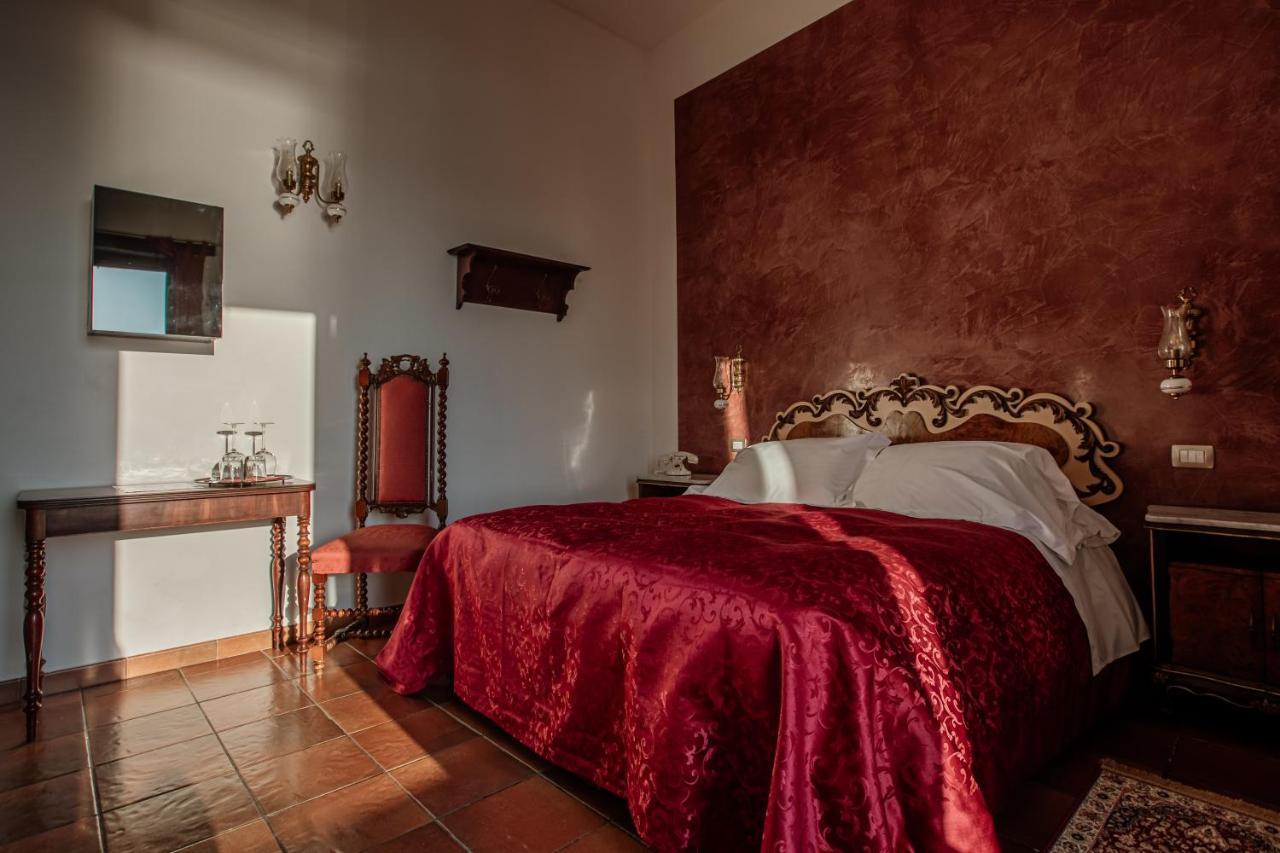 Palazzo Giunta - Porta Marina Ortigia Bed & Breakfast Syracuse ภายนอก รูปภาพ