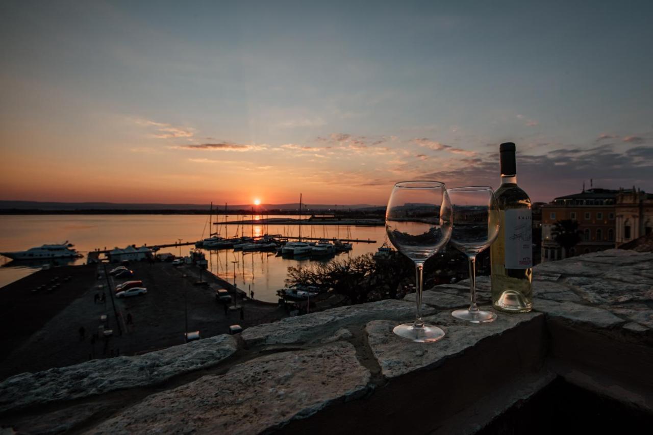 Palazzo Giunta - Porta Marina Ortigia Bed & Breakfast Syracuse ภายนอก รูปภาพ