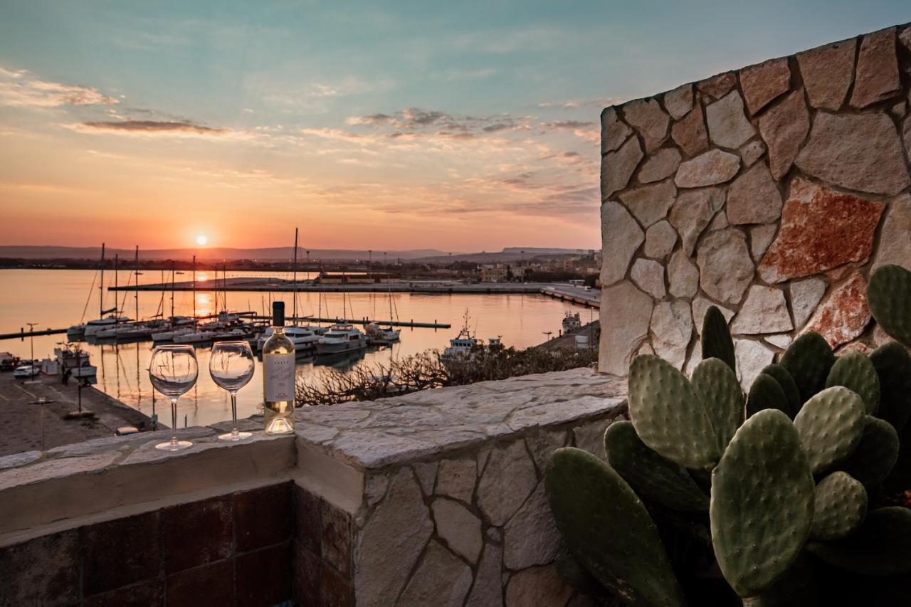 Palazzo Giunta - Porta Marina Ortigia Bed & Breakfast Syracuse ภายนอก รูปภาพ
