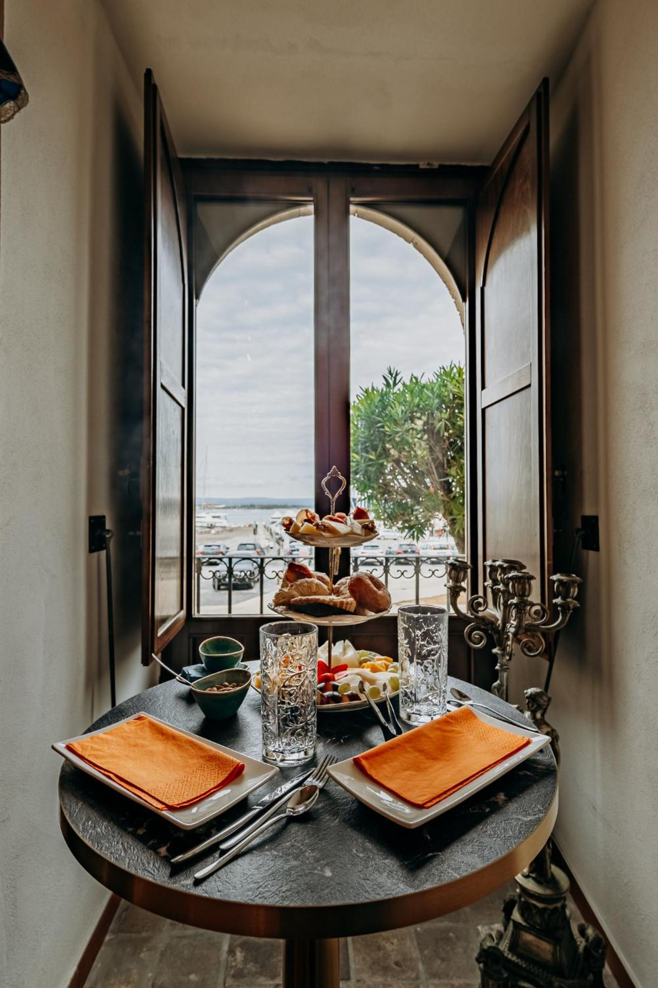 Palazzo Giunta - Porta Marina Ortigia Bed & Breakfast Syracuse ภายนอก รูปภาพ