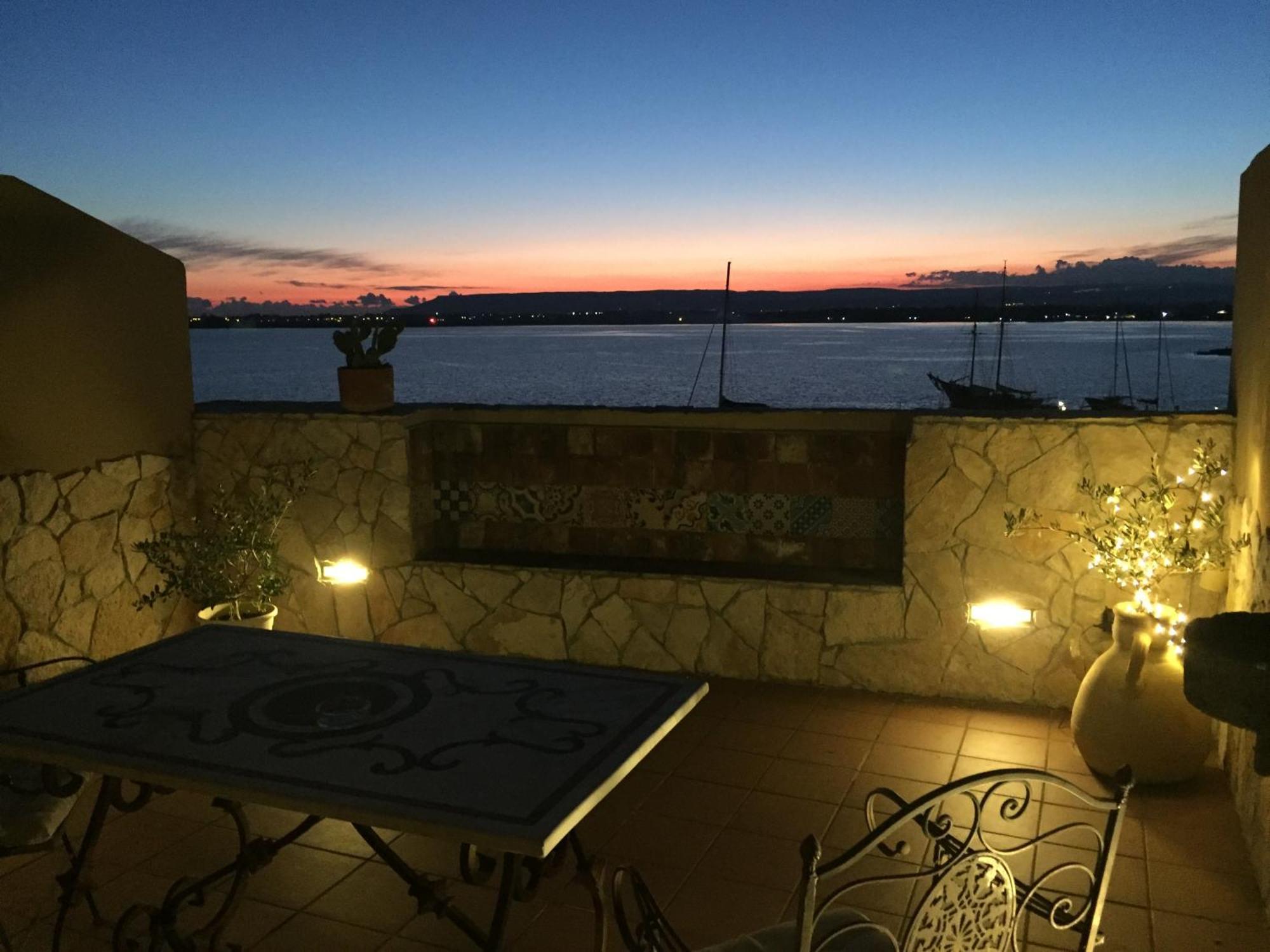 Palazzo Giunta - Porta Marina Ortigia Bed & Breakfast Syracuse ภายนอก รูปภาพ