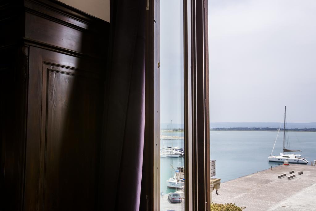 Palazzo Giunta - Porta Marina Ortigia Bed & Breakfast Syracuse ภายนอก รูปภาพ