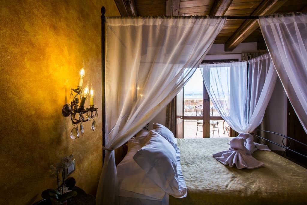 Palazzo Giunta - Porta Marina Ortigia Bed & Breakfast Syracuse ภายนอก รูปภาพ