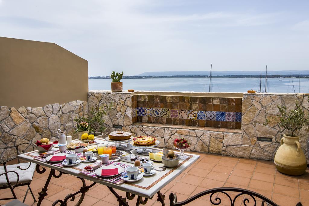 Palazzo Giunta - Porta Marina Ortigia Bed & Breakfast Syracuse ภายนอก รูปภาพ