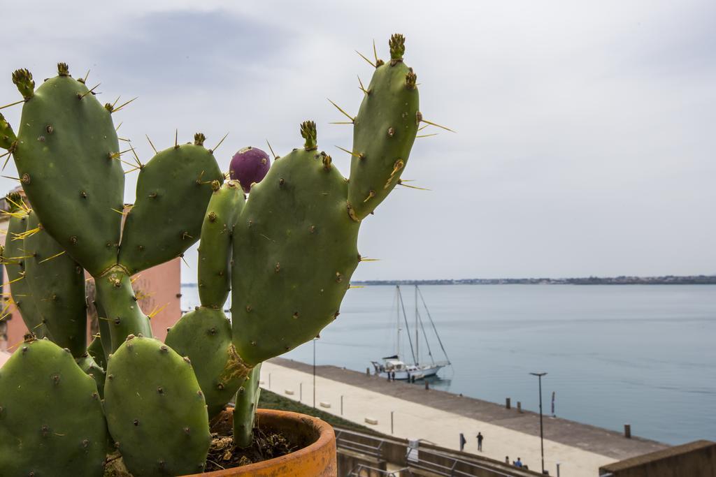 Palazzo Giunta - Porta Marina Ortigia Bed & Breakfast Syracuse ภายนอก รูปภาพ