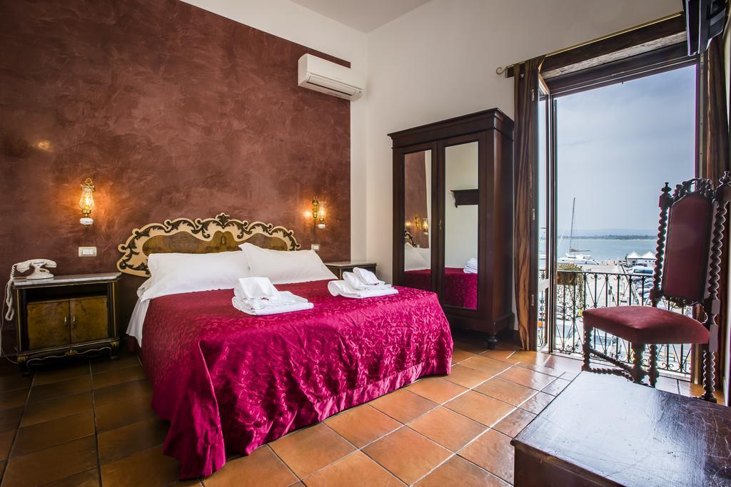 Palazzo Giunta - Porta Marina Ortigia Bed & Breakfast Syracuse ภายนอก รูปภาพ