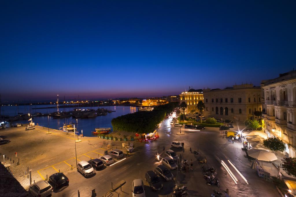 Palazzo Giunta - Porta Marina Ortigia Bed & Breakfast Syracuse ภายนอก รูปภาพ