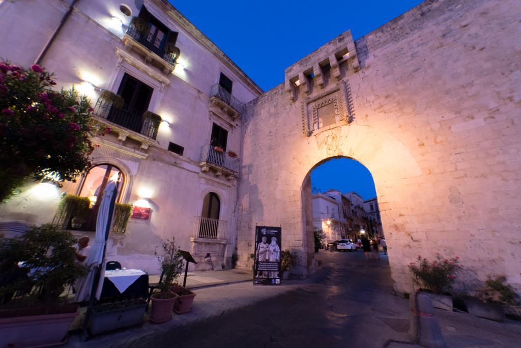 Palazzo Giunta - Porta Marina Ortigia Bed & Breakfast Syracuse ภายนอก รูปภาพ