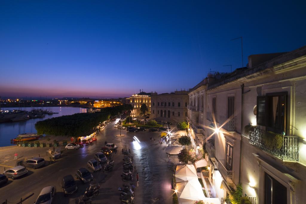 Palazzo Giunta - Porta Marina Ortigia Bed & Breakfast Syracuse ภายนอก รูปภาพ