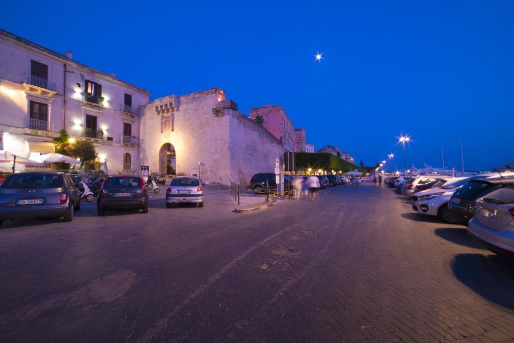 Palazzo Giunta - Porta Marina Ortigia Bed & Breakfast Syracuse ภายนอก รูปภาพ